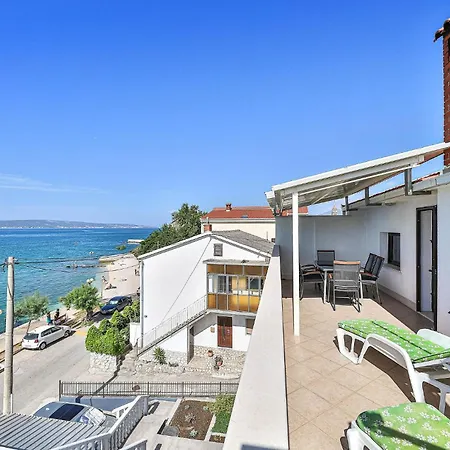 3 Bedroom Cozy In Kastel Kambelovac Apartment Kastela