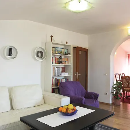3 Bedroom Cozy In Kastel Kambelovac * Kastela