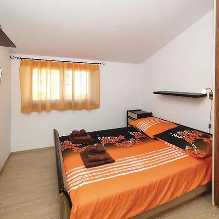 3 Bedroom Cozy In Kastel Kambelovac *