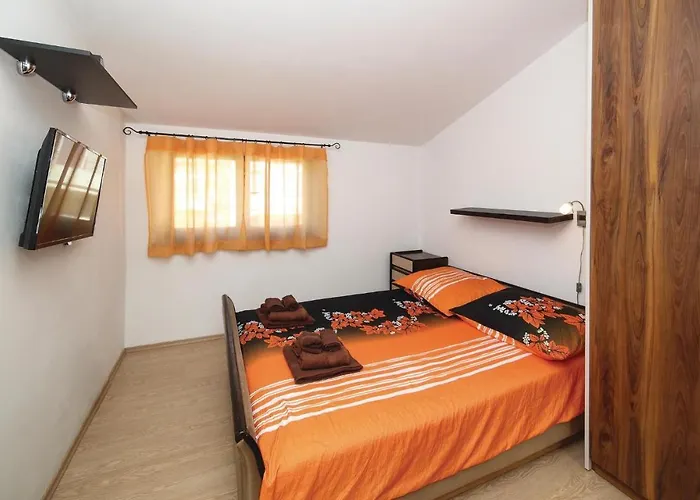 Three-bedroom In Kastel Kambelovac *