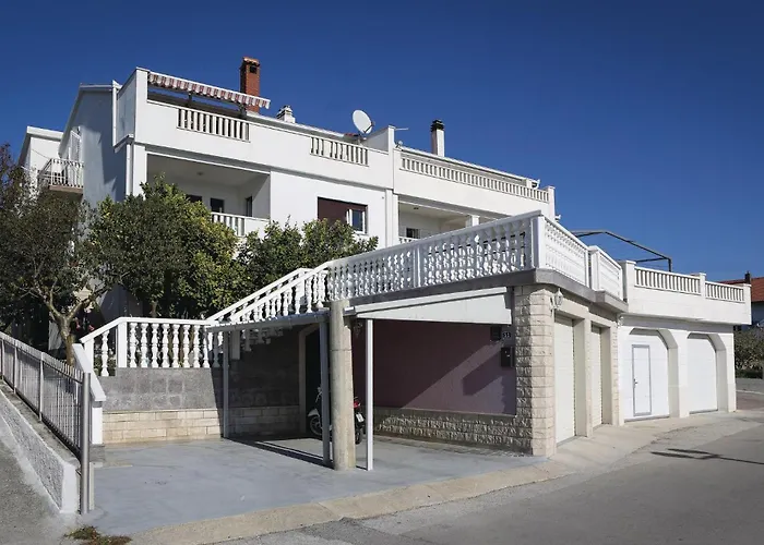 Three-bedroom In Kastel Kambelovac * Kaštela