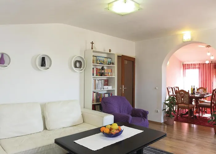 Three-bedroom In Kastel Kambelovac * Kaštela