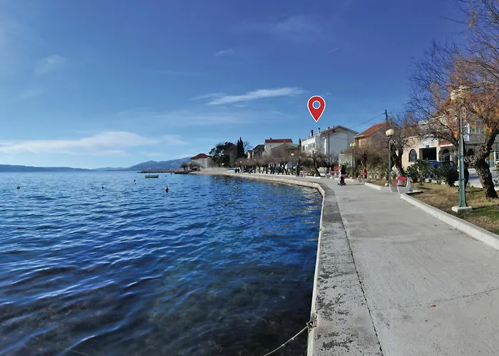 Three-bedroom In Kastel Kambelovac Διαμέρισμα