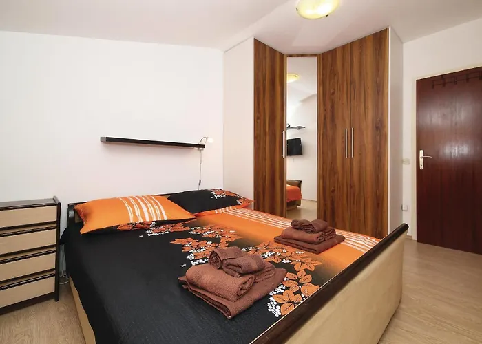 Διαμέρισμα Three-bedroom In Kastel Kambelovac *