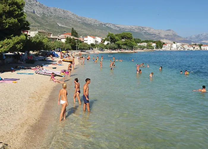 Three-bedroom In Kastel Kambelovac